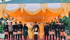 Wakil Bupati Bireuen, Ir H Razuardi MT memukul Rapa'i menandai bergulirnya rangkaian peringatan HUT ke 27 Kabupaten Bireuen.