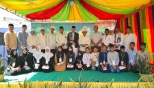 Warga Gampong Bireuen Meunasah Capa, Kecamatan Kota Juang, gelar kenduri maulid dan santuni anak yatim berlangsung di kantor keuchik, Sabtu (10/10) pagi.