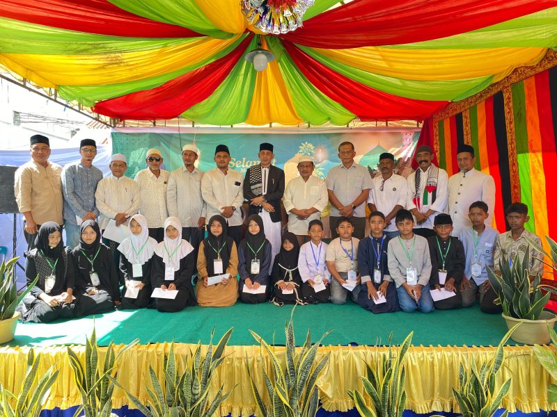Warga Gampong Bireuen Meunasah Capa, Kecamatan Kota Juang, gelar kenduri maulid dan santuni anak yatim berlangsung di kantor keuchik, Sabtu (10/10) pagi.